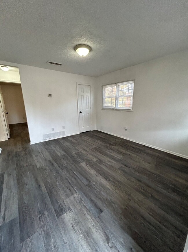 Photo - 3311 Kingsbury St