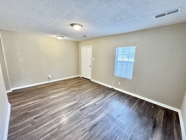 Photo - 1761 Winston Dr