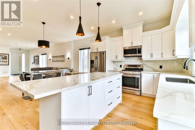 Photo - 235 Lambton Ave