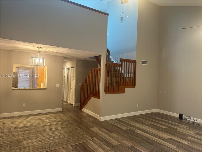 Photo - 458 SE 14th St