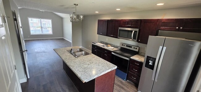 285 Creekwood Ave Unidad C