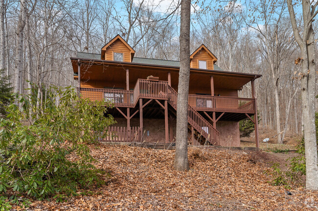 Building Photo - 23 Deep Woods Trail Rental