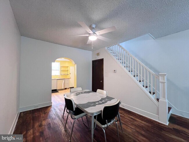 Photo - 1211 Daly St