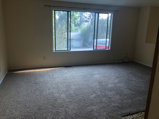 Photo - 140 NW Robert St Unit A-Upper