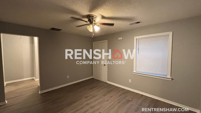 Photo - 893 Pearce St