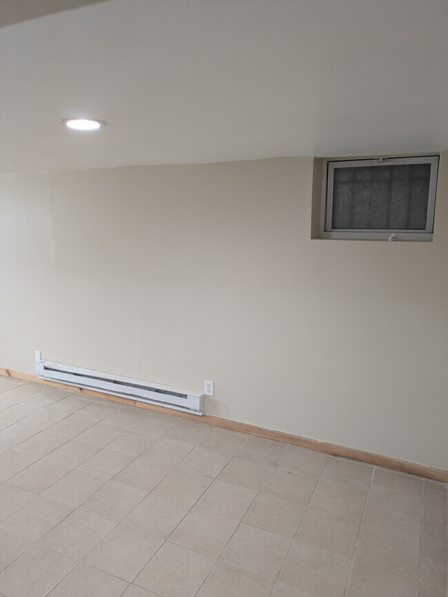 295 S 9th St Unidad Basement