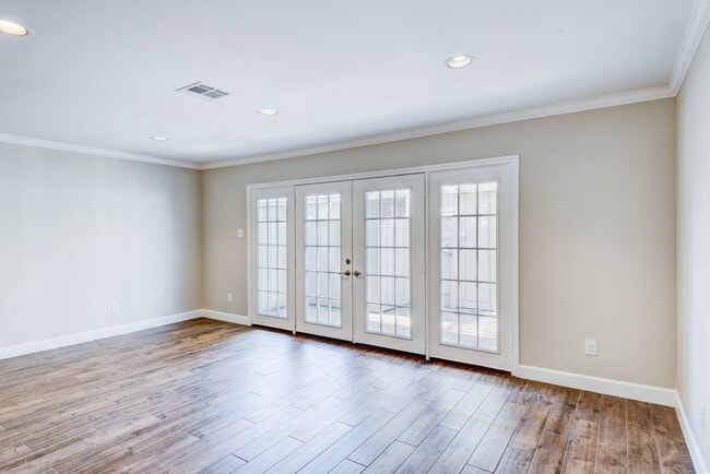 Photo - 5869 Valley Forge Dr Unit 102
