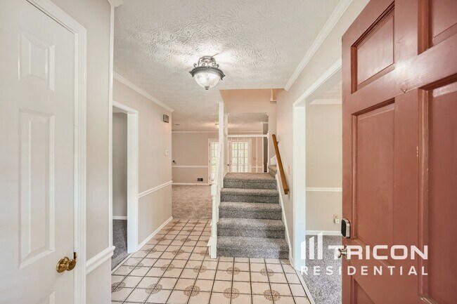 Photo - 305 Woodsong Dr House