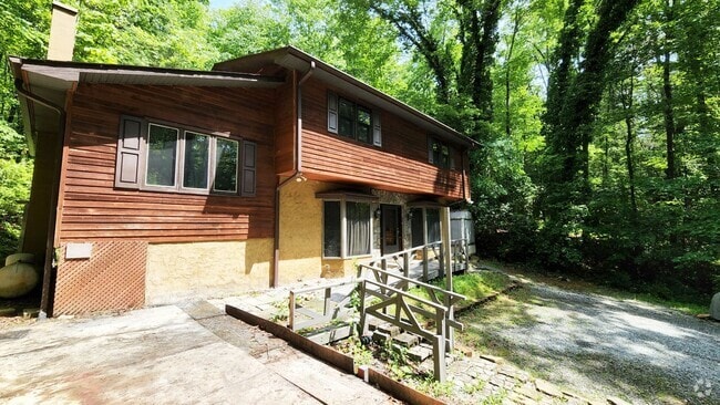 Building Photo - Private Home