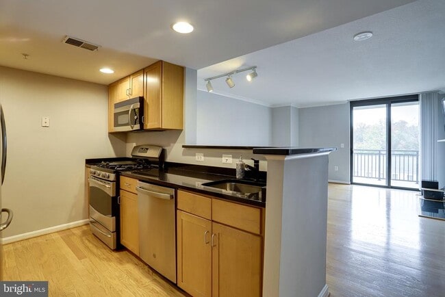 Photo - 2220 Fairfax Dr Unit 601