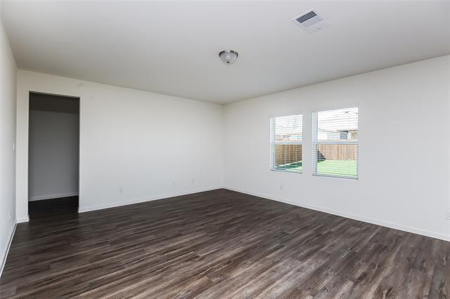 Photo - 505 Canoe Way