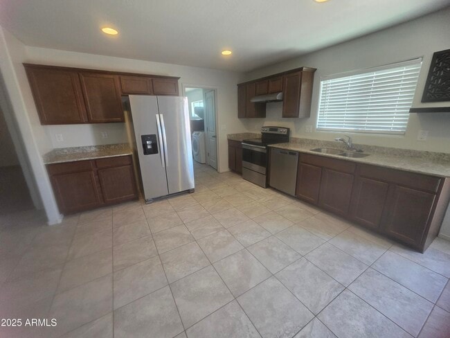 Photo - 952 S 305th Ave