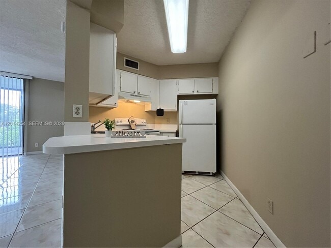 Building Photo - 212 Lake Pointe Dr Unit 209