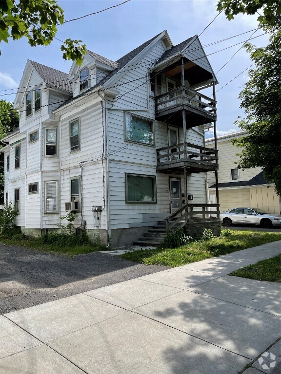 Building Photo - 290 Robinson St Unit 2 Rental