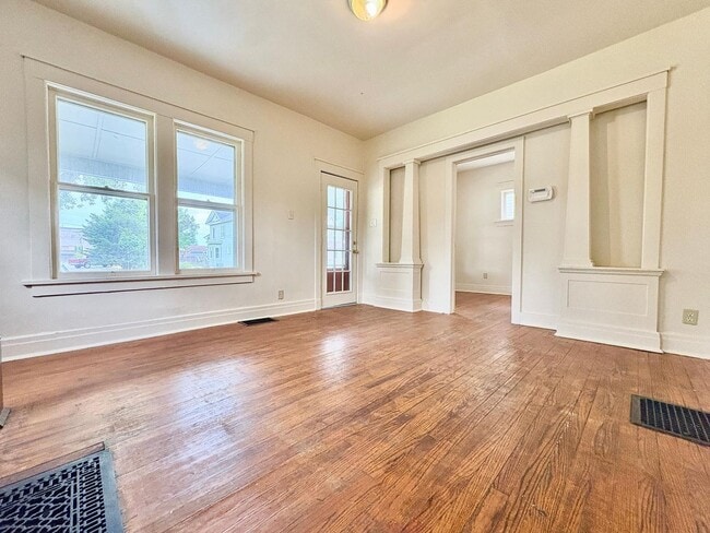Photo - 1227 Napier St