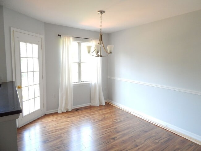 Photo - Cozy TH in Great Alexandria Location!