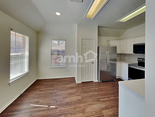 Photo - 5214 Flax Bourton St