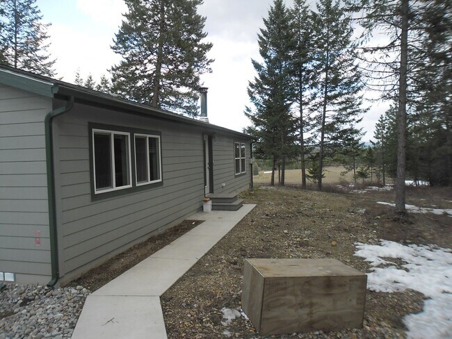 Photo - 274 Horseshoe Lake Rd
