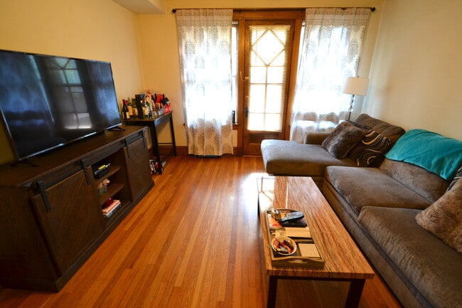 Photo - 3767 N Lakewood Ave Unit 2