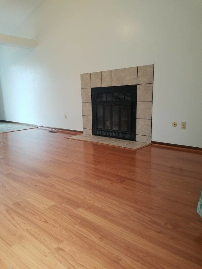 Photo - 3200 Sharps St