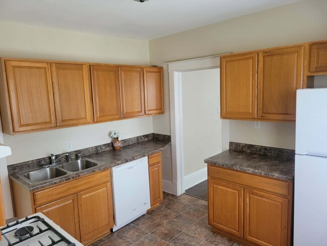 Building Photo - 6503 24th Ave Unit 2 BR, 1 Bath, Upper