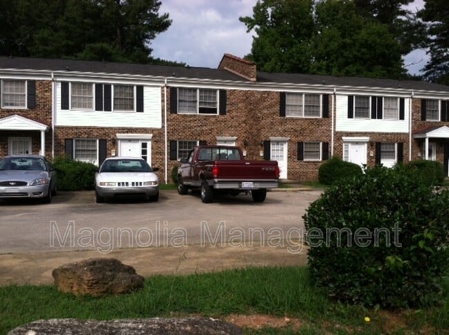 Building Photo - 1932 Oxford Rd Unit Apt E