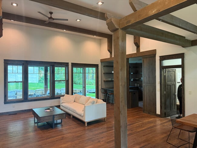 Photo - 136 Turnberry Terrace