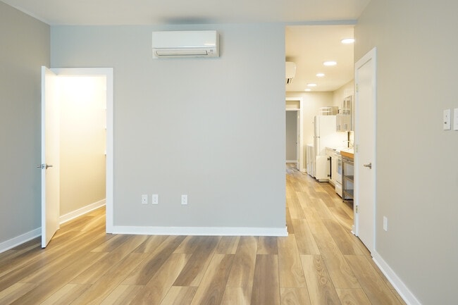 Building Photo - 1908 Constitution Ave NE Unit Apt #1