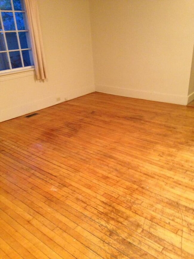 Photo - 4 Bedroom Student Rental Near UW-Eau Claire