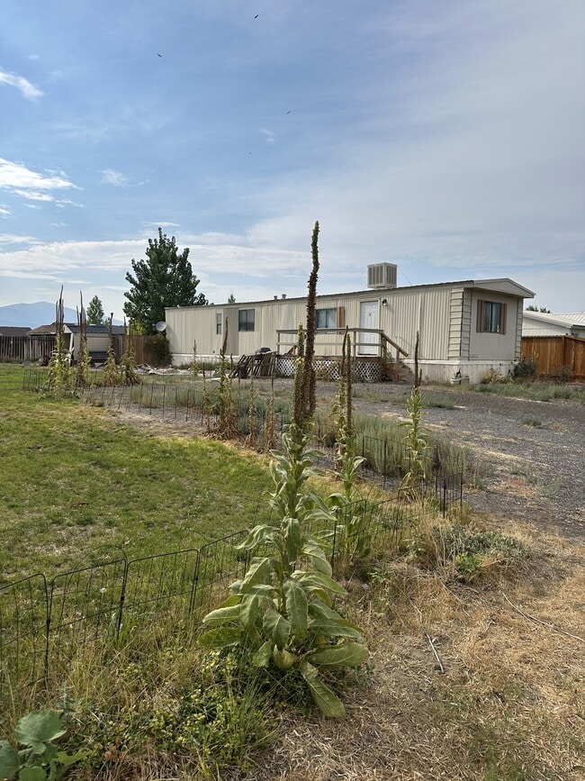 106 Manhattan Dr