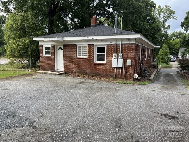 Building Photo - 423 W Kingston Ave Rental