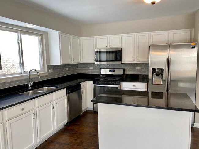 Photo - 2824 Whitehall Ln