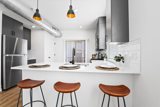 Photo - 210 Emery St