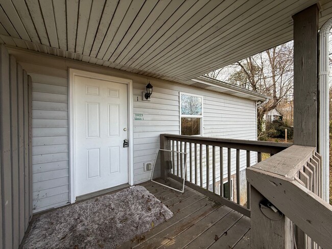 Building Photo - Old Tusculum Rd Apartments Unit #1