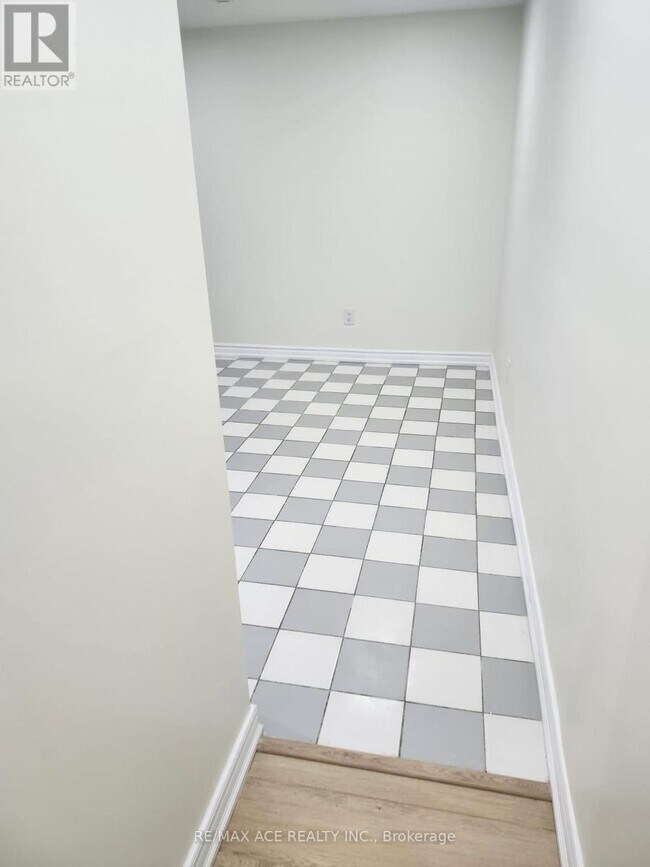 Photo - 101 Bathgate Dr