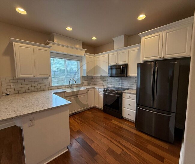 Photo - Great House in West Salem available now