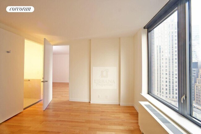 Photo - 150 E 57th St