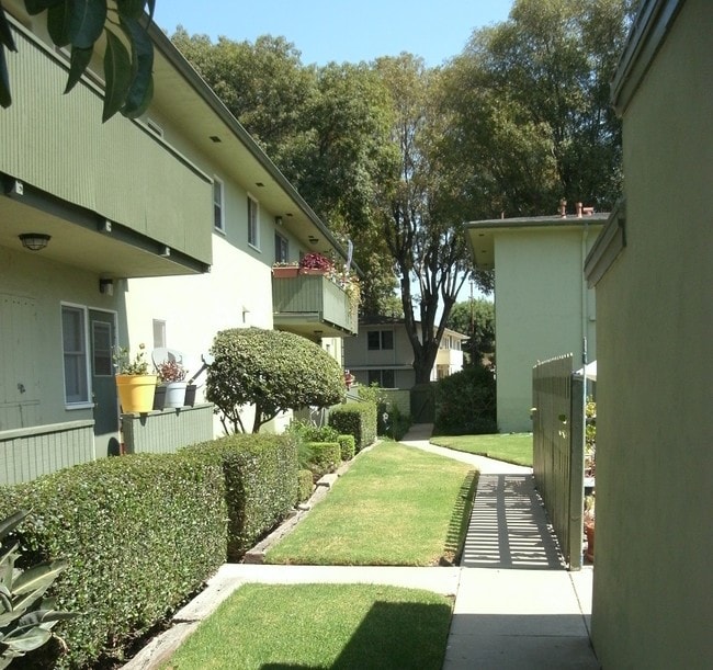 Building Photo - 5308 E Anaheim Rd Unit 5310 East Anaheim Rd.