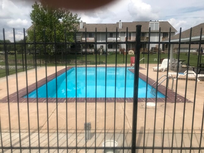 Photo - 101 S Rock Rd