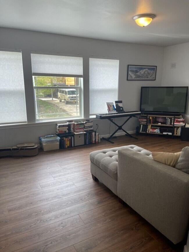 Photo - 1637 NW 4th St Unidad #2