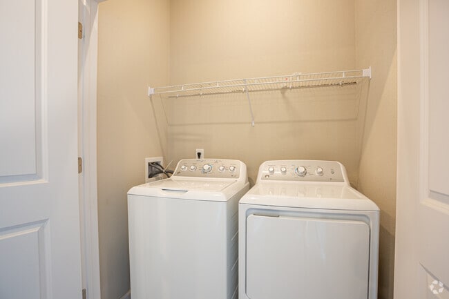 3BR, 3.5BA - 1329 SF