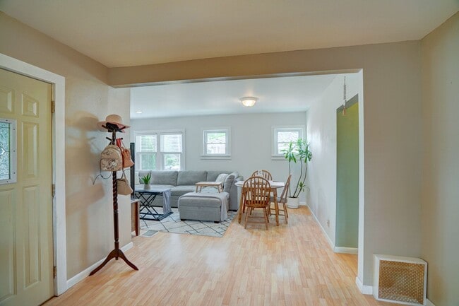 Photo - 1606 Steensland Dr