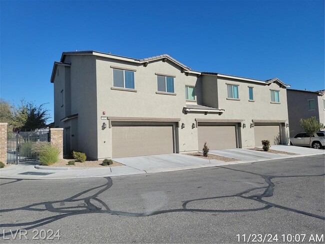 3-BEDROOM TOWNHOME IN GATED NORTH LAS VEGA... - 3-BEDROOM TOWNHOME IN GATED NORTH LAS VEGA...