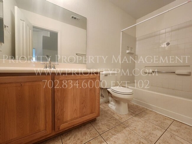 Photo - ~3 Bedroom Northwest Townhome ~ 1400sq. ft, 3 bed, 2 1/2 bath