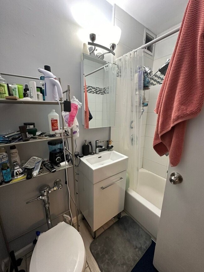 Photo - 4880 N Marine Dr Unit 412