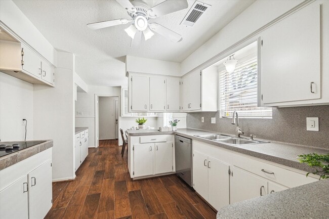 Building Photo - 5939 Rutherglenn Dr Rental