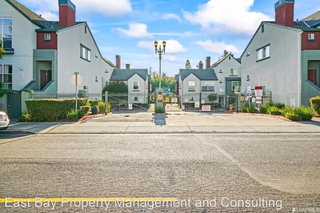 Photo - 3 br, 3 bath House - 641 Atherton Pl.