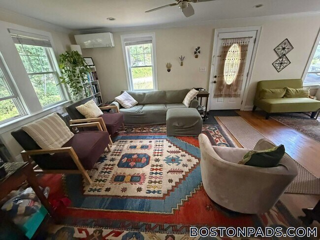 18 Old Cambridge Turnpike