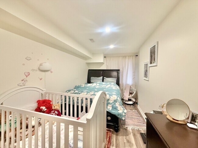 Photo - 1 + D BED - 1 BATH - RICHMOND HILL - BASEMENT Unité 2