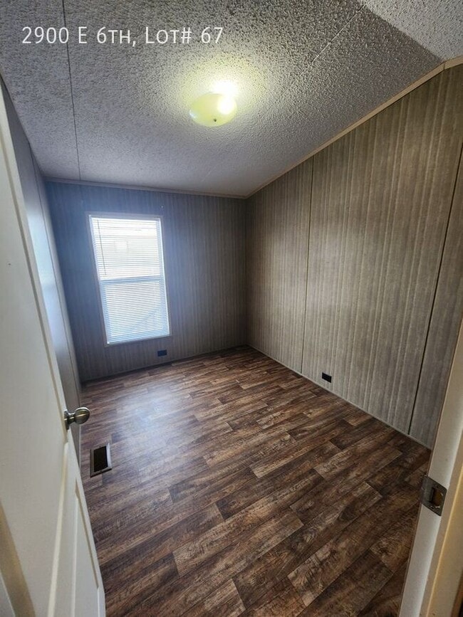 Photo - 2900 E 6th Ave